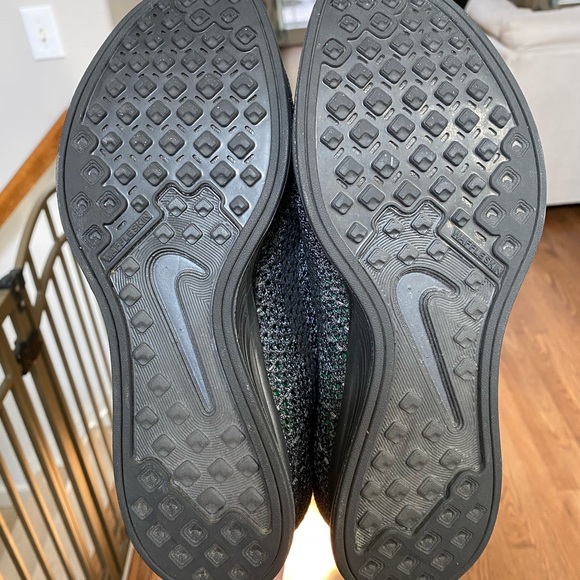Nike Flynit Racers - Picture 8 of 13